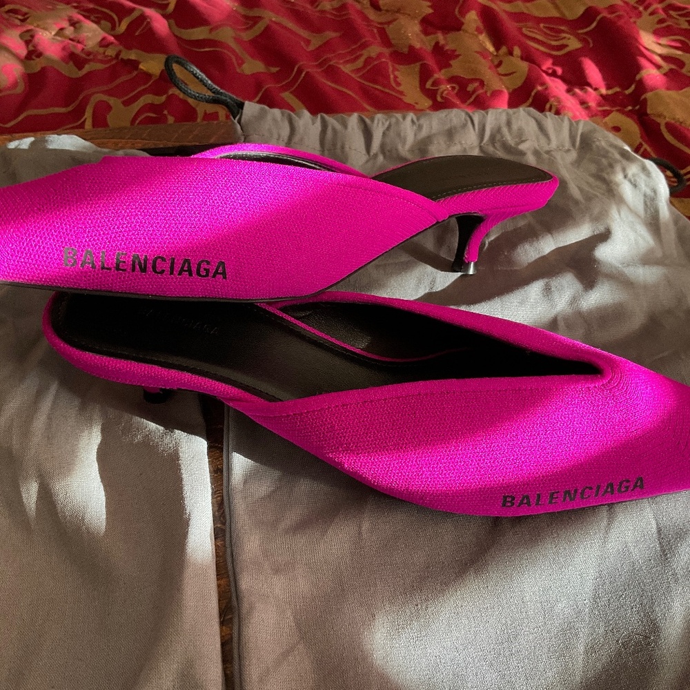 BALENCIAGA Pink Mules, size 7, with side logo, brand new